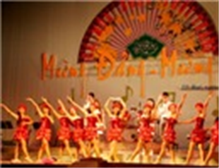 Độc đáo đêm văn nghệ mừng Ngày Học sinh, sinh viên Việt Nam 