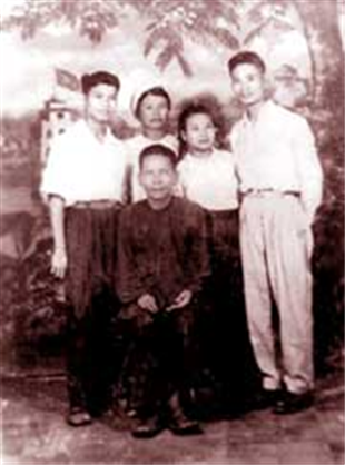 Nhà văn Đào Xuân Tùng, đồng tác giả tiểu thuyết 